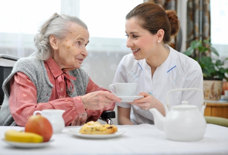 Sprawdzenie opiekunki osoby starszej